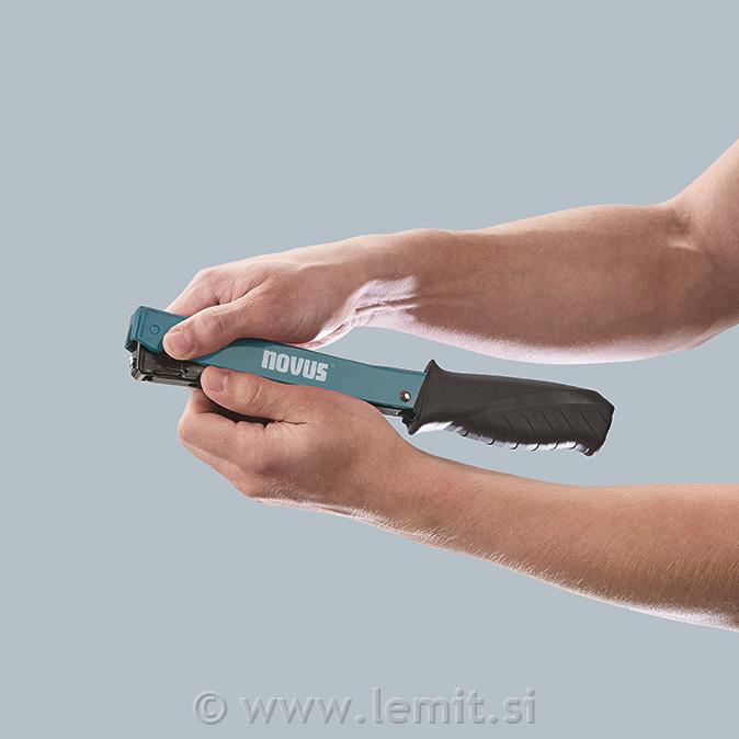 Novus Tapetniški udarni spenjač J-022