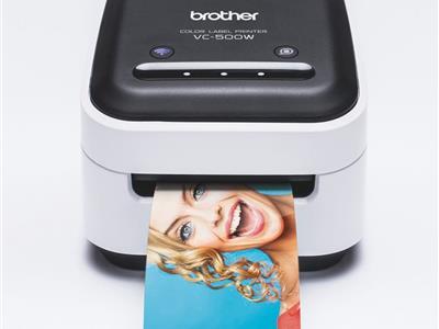 Prvi BROTHER-jev barvni tiskalnik nalepk